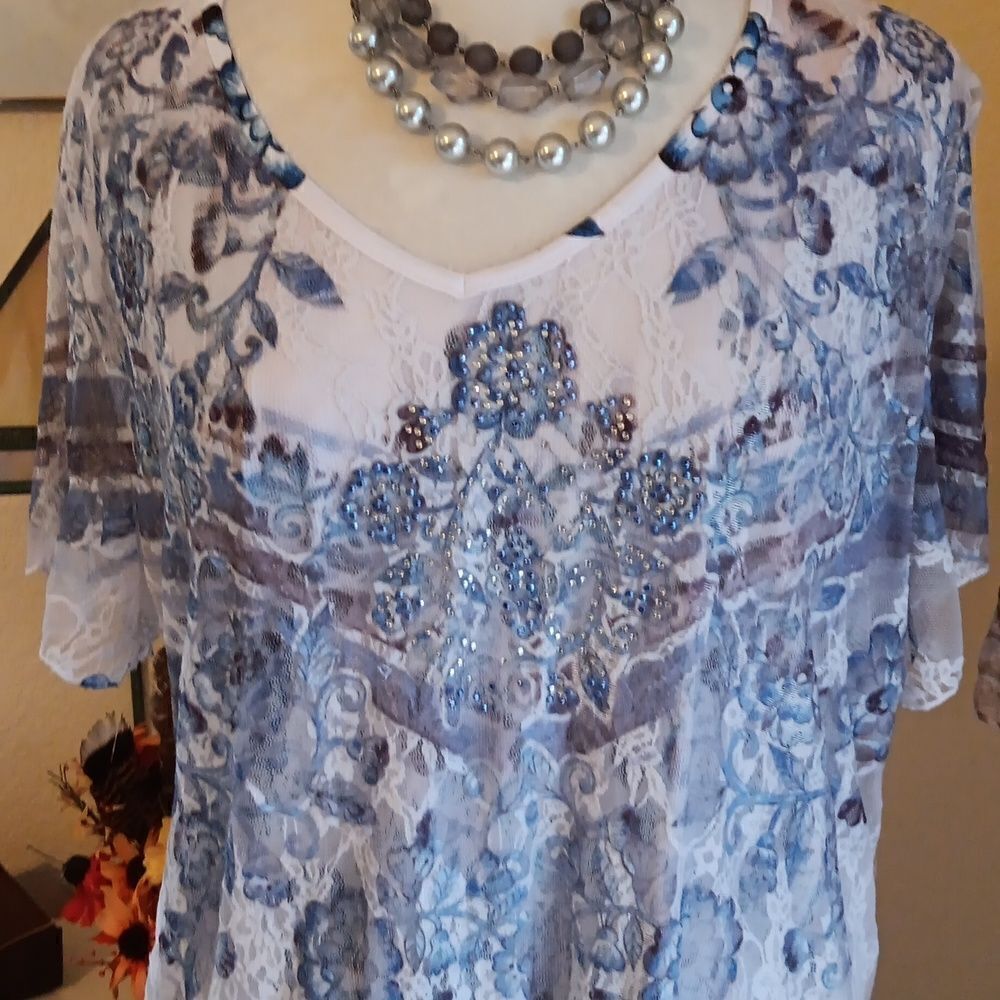 Bundle of TWO Roz & Ali Dressy Tops - Picture 2 of 16